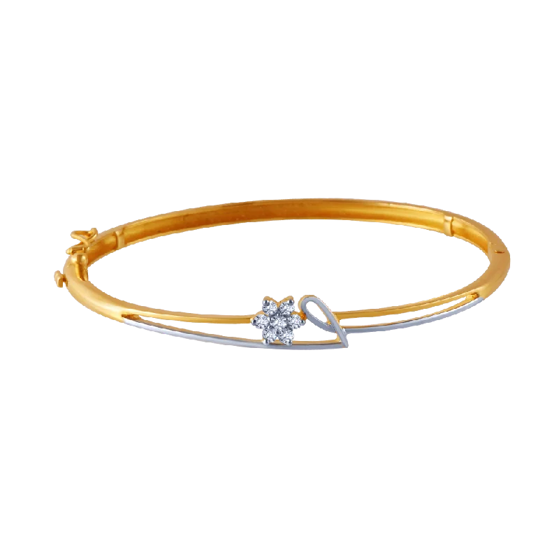 Ladies bracelets charm pieces-18k Gold Bracelet With Diamond In The Shape Of Flower