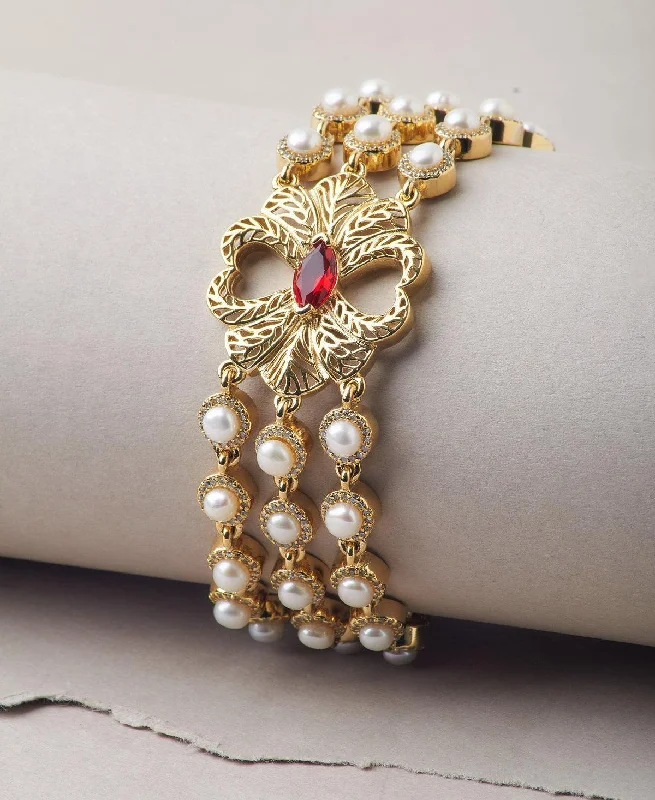 Ladies bracelets winter designs-Gorgeous Gold Pearl Bracelet