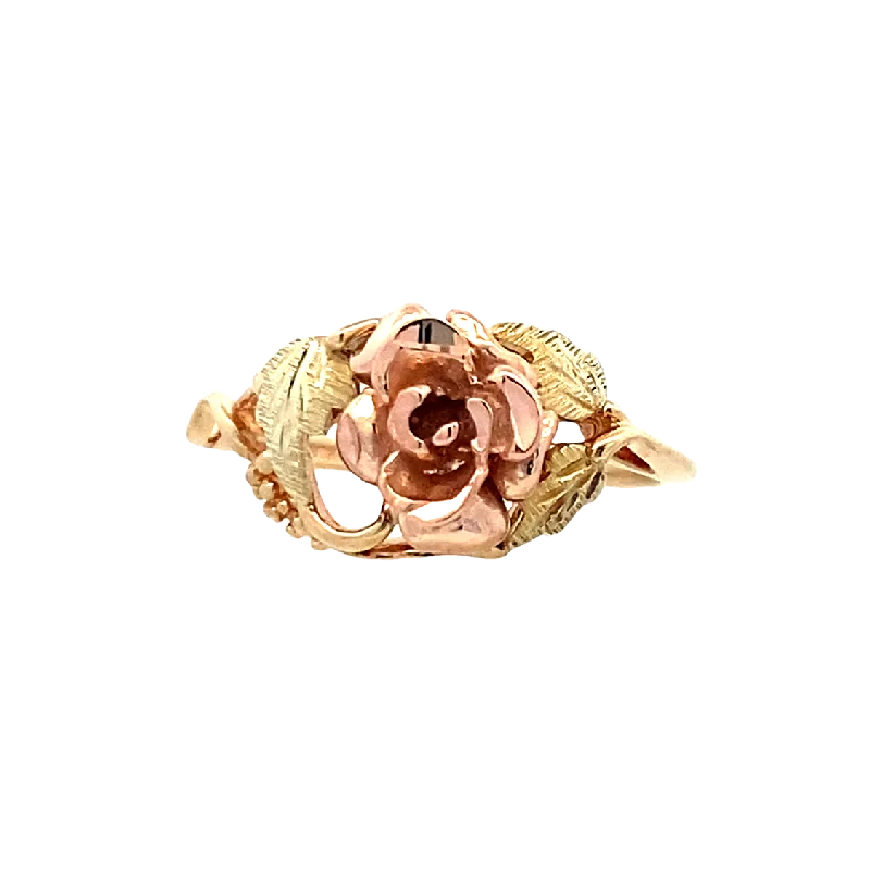 Ladies rings ring finger-Estate Floral Ring in Three-Tone Gold