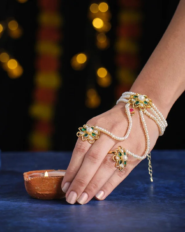 Ladies bracelets cuff designs-Flowery Spheres Pearl Bracelet