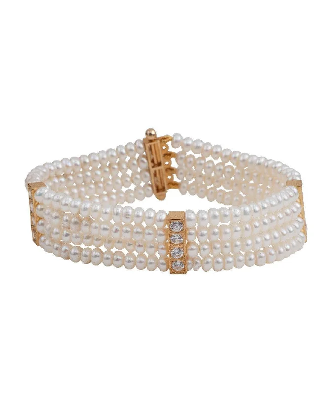 Ladies bracelets romantic surprises-Fashionable Pearl Bracelet