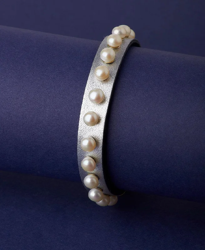 Ladies bracelets geometric shapes-Fashionable Real Pearl Band Bracelet